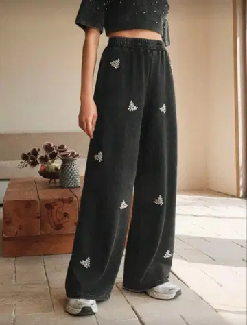 새상품 와이드 레그 팬츠 블랙 M 사이즈 맨투맨 스톤