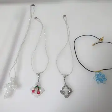 스와로브스키 비즈 목걸이 3개와 초커 1개 묶음 판매