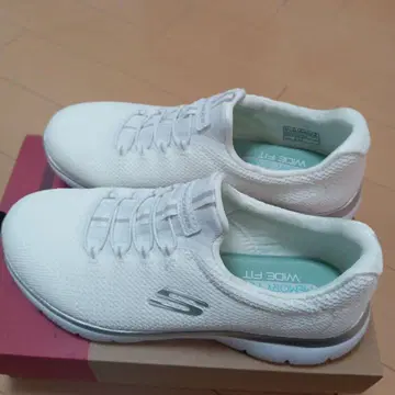 Skechers 메모리폼 와이드핏 스니커즈