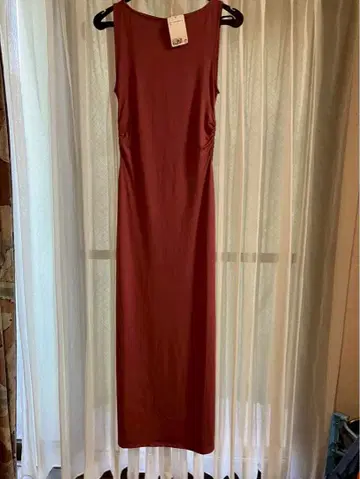 빨간색 슬리브리스 롱 원피스