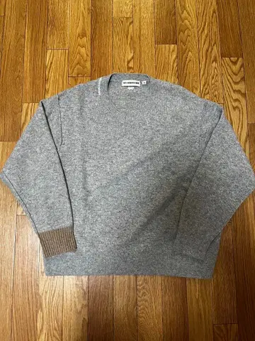 유니클로 x 안야 힌드마치 램 크루넥 스웨터