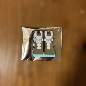 백 투 더 퓨처 40주년 마티 맥플라이 핀 배지