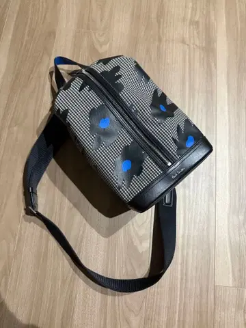새상품급 Paul Smith 플라워 패턴 숄더백