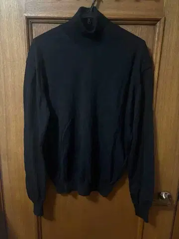 HUGO BOSS 터틀넥 블랙 L 사이즈 버진 울