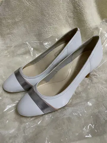 거의 새상품! REGAL platinum 펌프스 23.0cm