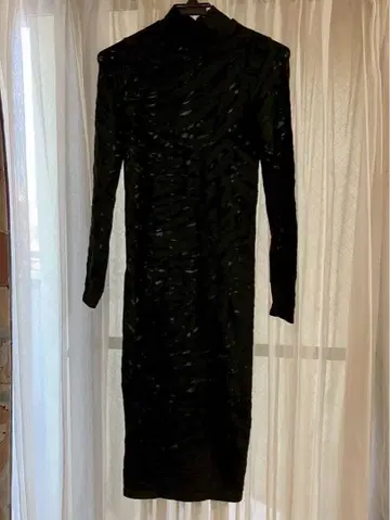 블랙 타이트 핏 원피스