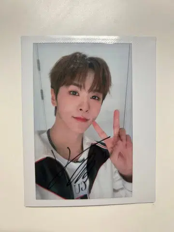 BAE173 유준 친필 사인 폴라로이드