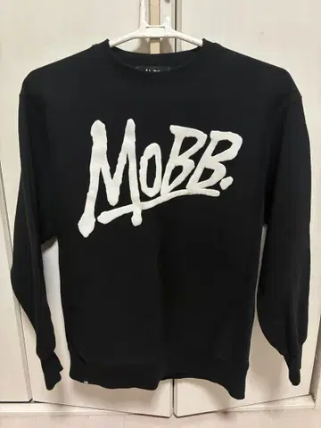 Mobb 트레이닝복