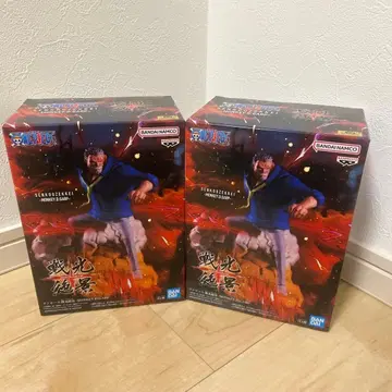 원피스 전광절경 MONKEY.D.GARP 2체 세트