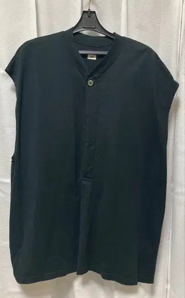 부이 부이 블랙 슬리브리스 상의