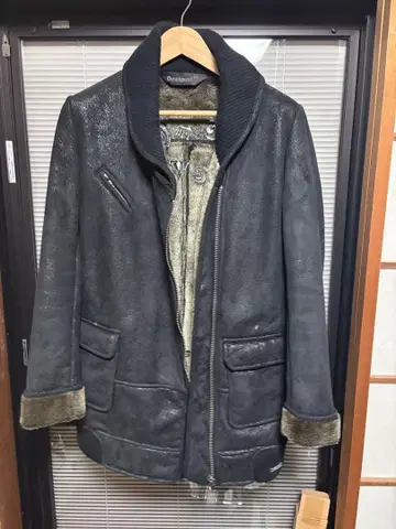 무스탕풍 블랙 자켓