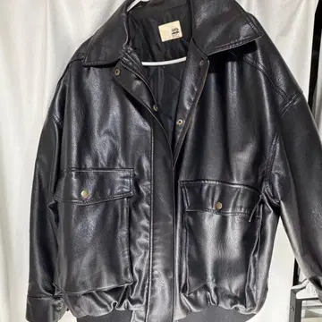 블랙 가죽 자켓 박스 실루엣