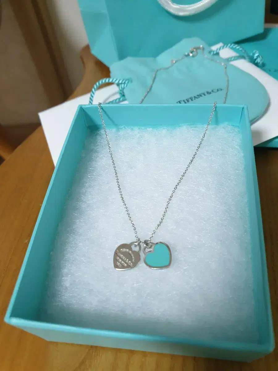 TIFFANY & CO. | 티파니앤코 Tiffany & Co. 92.5 Picasso Loving Heart Pendant  Necklace #티파니앤코,#티파니앤코목걸이,#목걸이,#실버목걸이 on Bunjang Global Site.