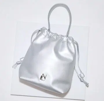 히미코 [ NICAL(니카) 복조리 숄더백 ] 양가죽 실버