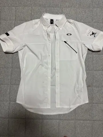 Oakley 화이트 반팔 셔츠 팬츠 세트 셋업