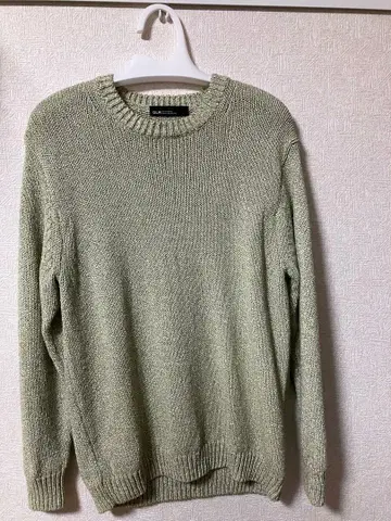 연한 그린 컬러 크루넥 니트 스웨터