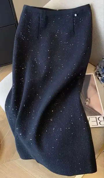 스팽글 장식 미디 기장 겨울용 블랙 타이트 스커트 출퇴근용