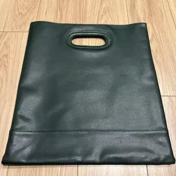 다크 그린 가죽 클러치백