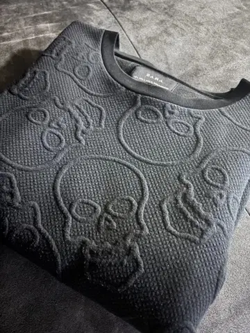 ZARA 스컬 패턴 트레이닝복