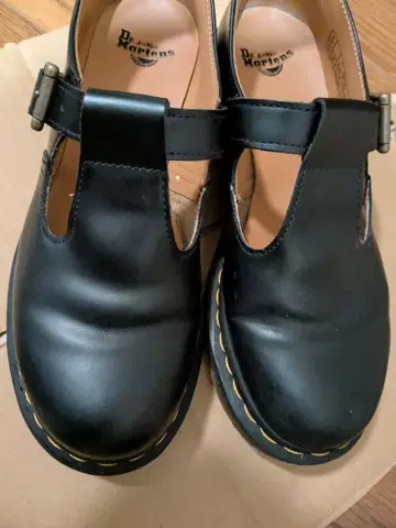 Dr. Martens 멜리 제인 T 스트랩 슈즈