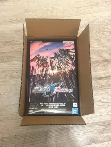 극장판 공개 기념 패키지 HG 라이징 프리덤 건담 클리어 컬러