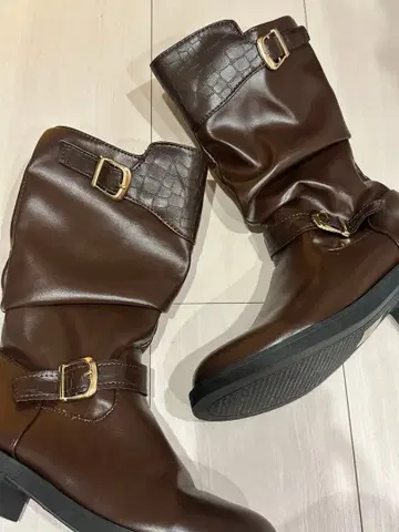 브라운 크로커다일풍 부츠