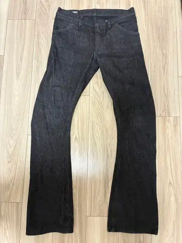 ATTACHMENT 스트레치 데님 어태치먼트 블랙진