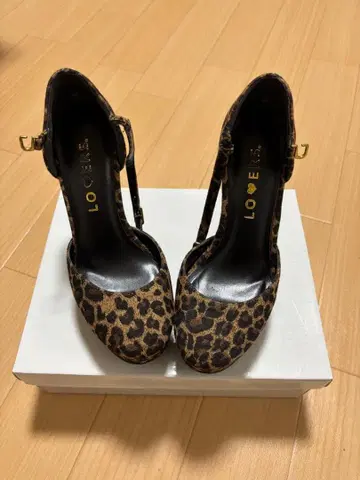 LOVERS 레오파드 무늬 펌프스 앵클