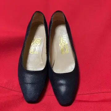 Ferragamo 네이비 메쉬 하이힐 펌프스