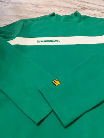 LoudMouth 그린 컬러 긴팔 스웨터