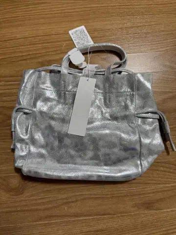 미사용 새상품 SHENERY 시너리 소가죽 실버 복조리 숄더백