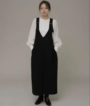 택 포함 새상품 어반 리서치 블랙 V넥 살로펫