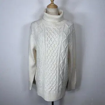 새상품급 GU 지유 아이보리 케이블 니트 터틀넥 스웨터