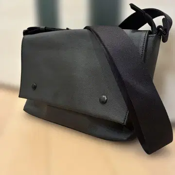 GEAR3 블랙 나일론 숄더백