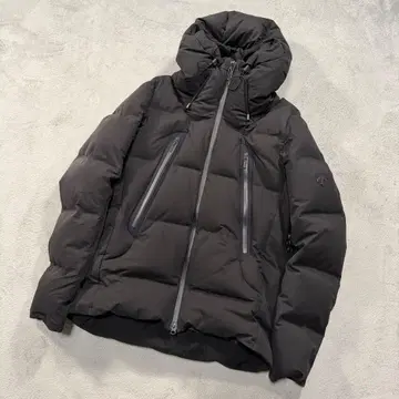 데상트 미즈사와 다운 마운테니어 다운 자켓 블랙 DAMQGK3OU L