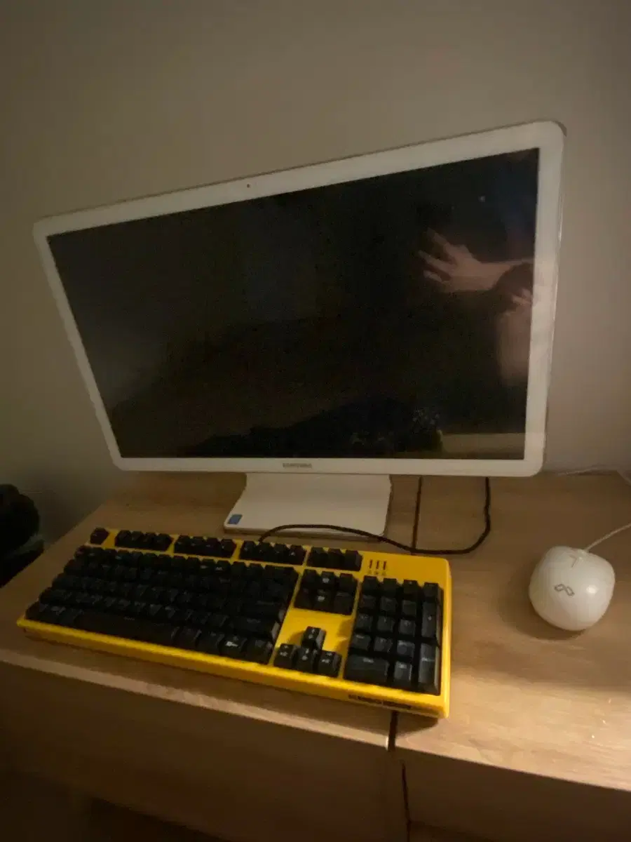 한성컴퓨터 27인치 커브드 모니터 울트론 2757c 144hz 팝니다 #한성컴퓨터,#배틀그라운드,#144hz,#27인치모니터,#2757c  on Bunjang Global Site.