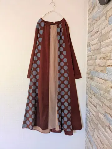 배색 패턴 절개 도트 무늬 롱 원피스