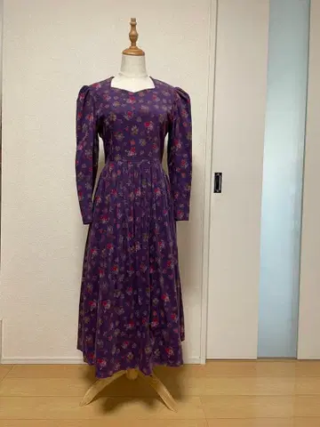 로라 애슐리 보라색 코듀로이 원피스