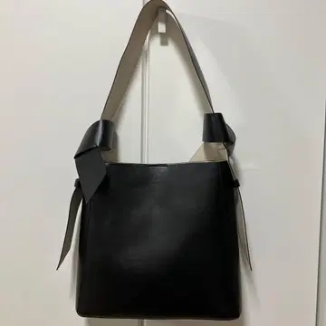 ZARA 블랙 토트백 내 파우치 포함