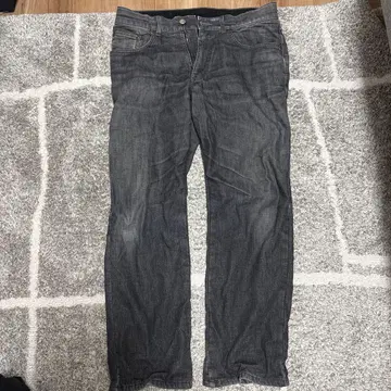 ERWIN 다크 그레이 스트레이트 청바지