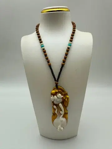 천연 용연향 목걸이 ( 해태 조각 )