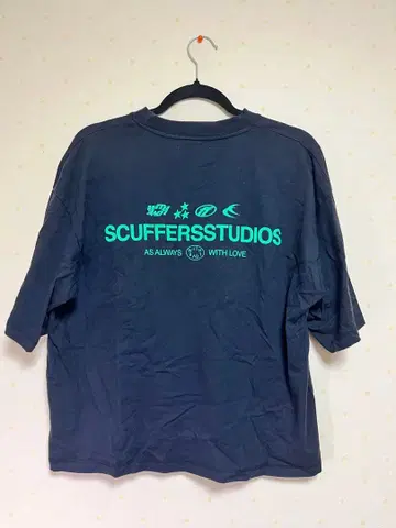 [scuffers] 짧은 기장 반팔 T셔츠 (s size)