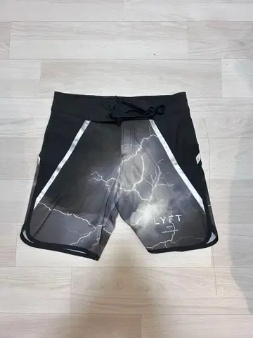 LYFT 번개 그래픽 숏팬츠 XS