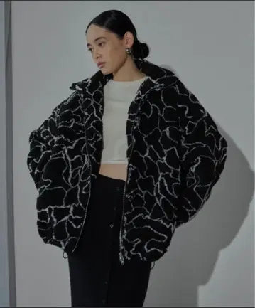 AIC. 플리스 라인 아트 보아 오버 사이즈 블루종