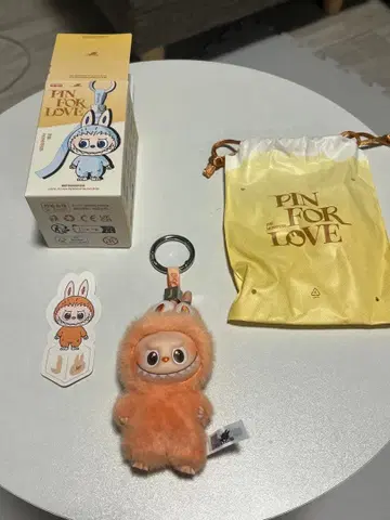 [ popmart 정품 ] LABUBU/러버덕 핀 for love J