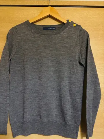 슬로브 이에나 그레이 니트 골드 버튼