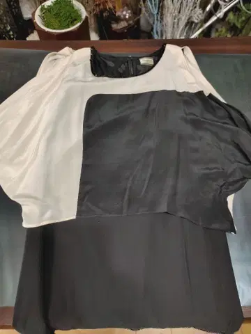 Diagram 오픈 숄더 원피스 블랙/화이트 미사용 새상품