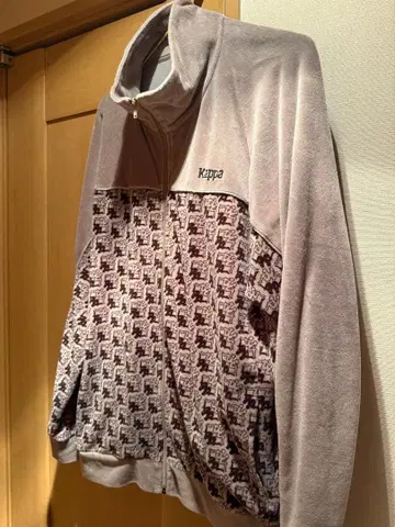 GU x 카파 콜라보 벨로아 저지 트랙 자켓 베이지