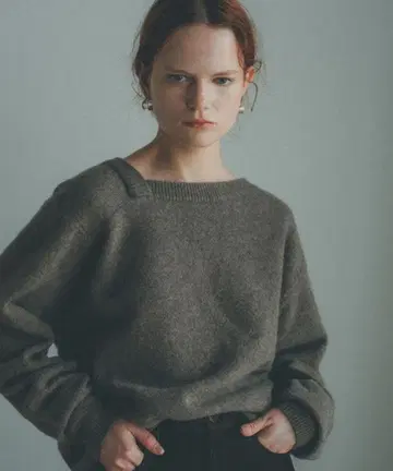 [CLNAE] 디폼 보트넥 야크 니트탑