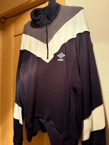 [ 레어 ] umbro azul bymoussy 맨투맨 풀오버 22AW